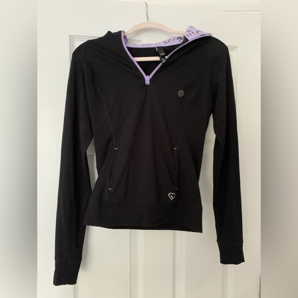 XS pullover black sweatshirt